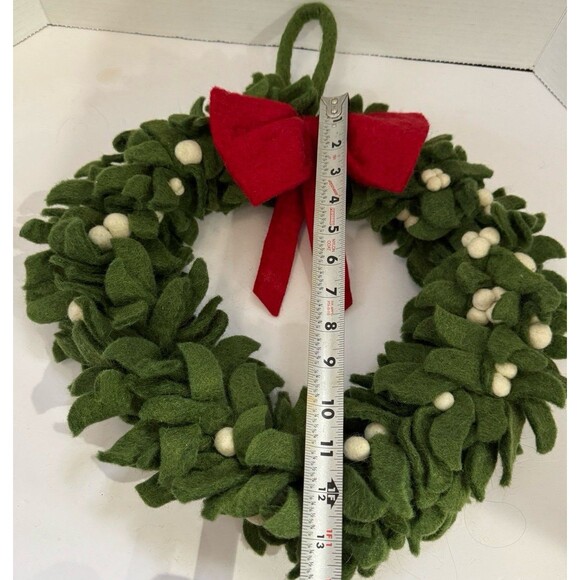 Pottery Barn Kids Felted Wool Mistletoe Christmas Wreath Small 16" Green - Picture 4 of 5
